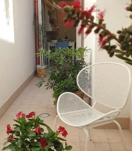 Michelangelo לינה וארוחת בוקר